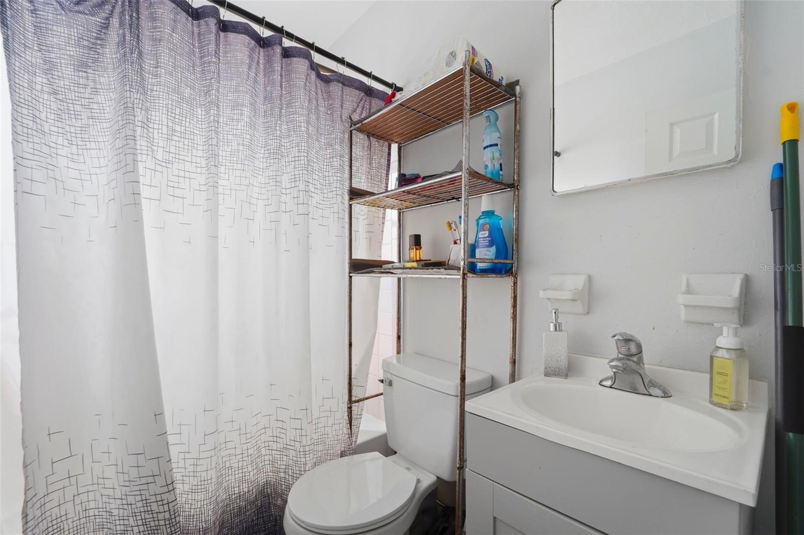 Listing photo id 17 for 3235 Emerson Avenue S