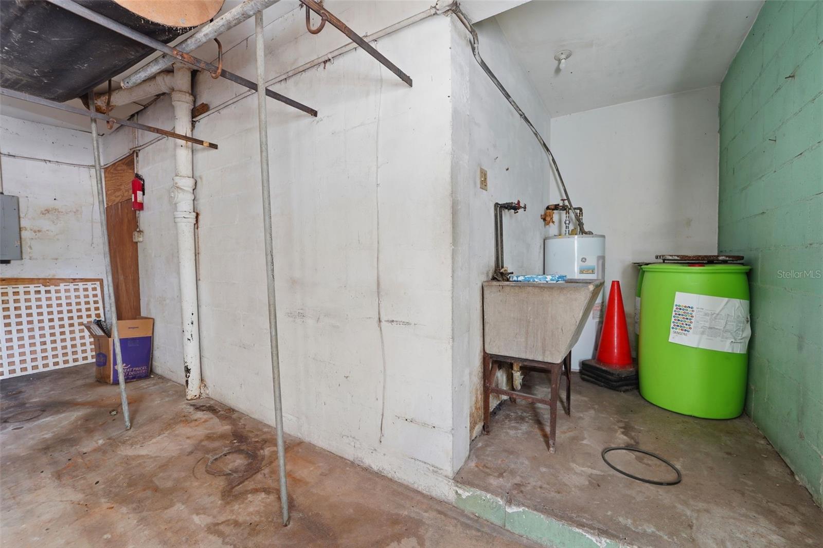 Listing photo id 20 for 3235 Emerson Avenue S