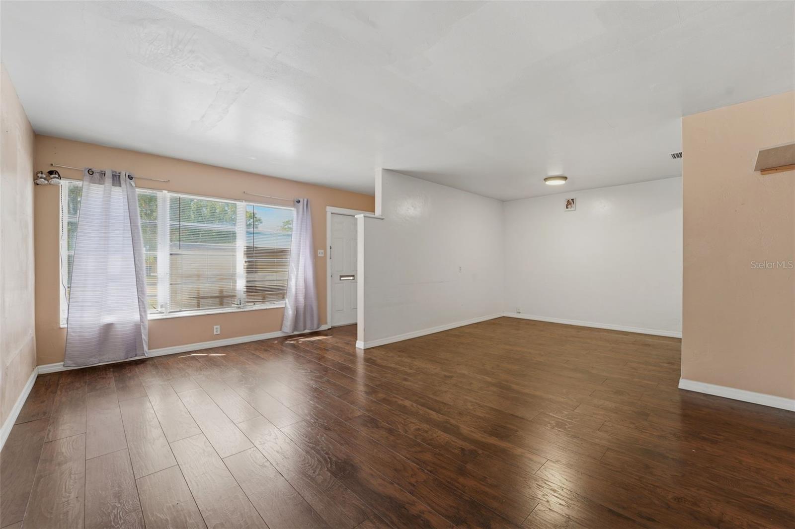 Listing photo id 6 for 3235 Emerson Avenue S