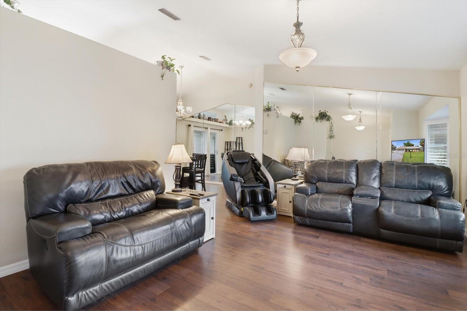 Image 11 of 48 For 35103 Riverside Court