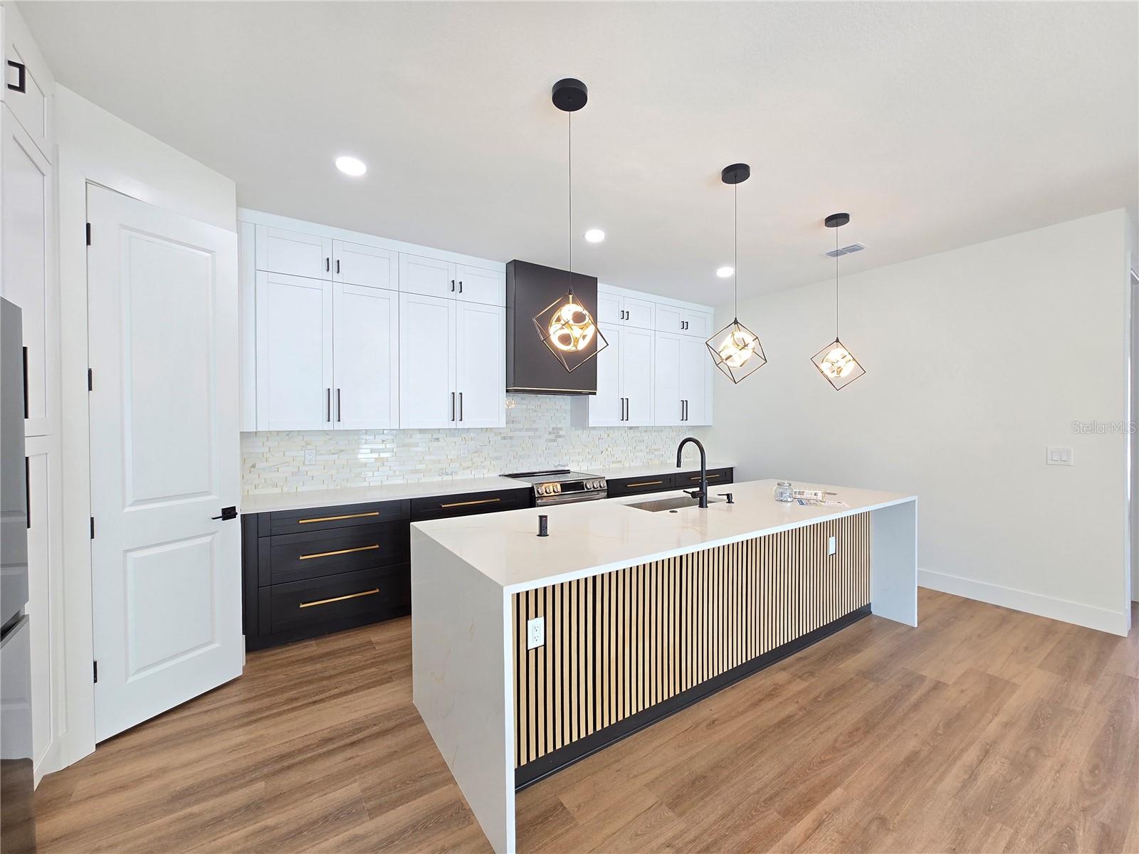 Image 22 of 38 For 4468 57th Avenue N