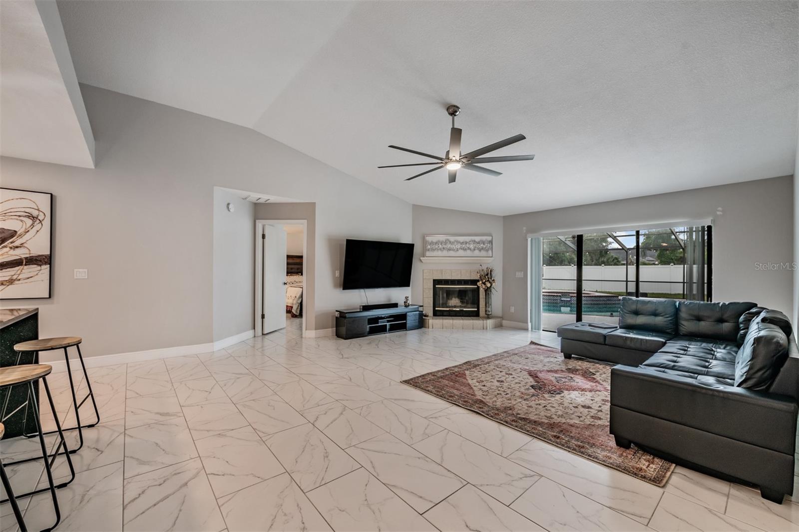 Listing photo id 8 for 9407 Pebble Glen Avenue