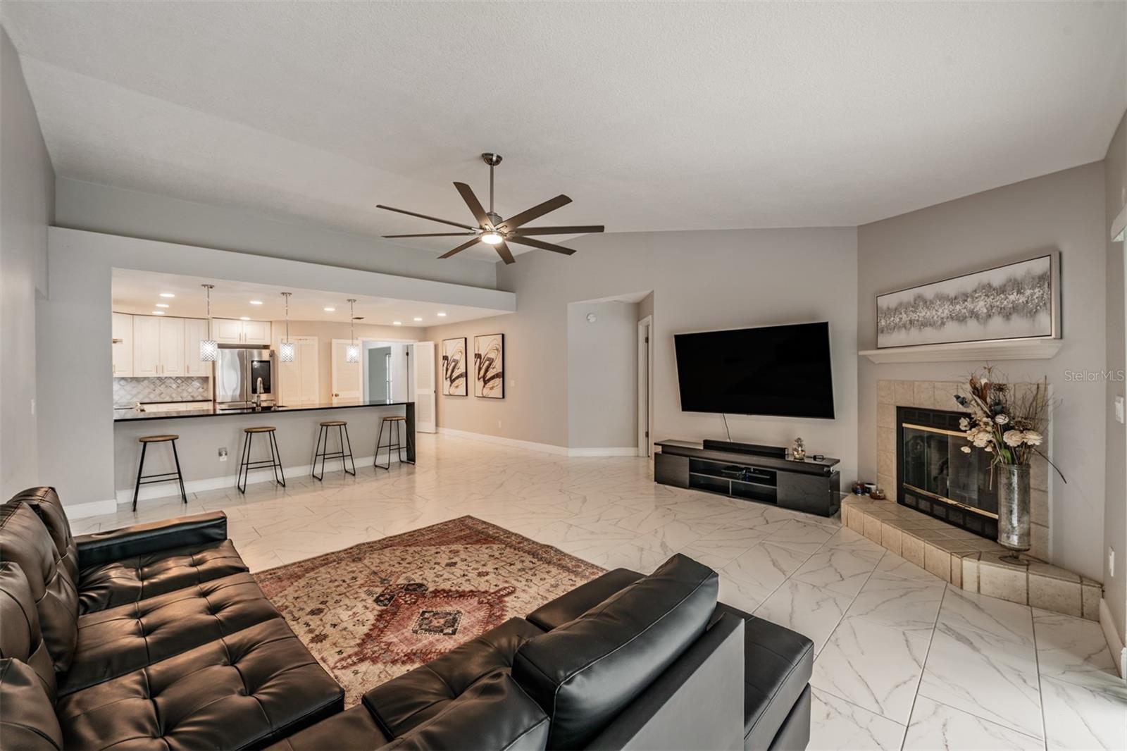 Listing photo id 9 for 9407 Pebble Glen Avenue