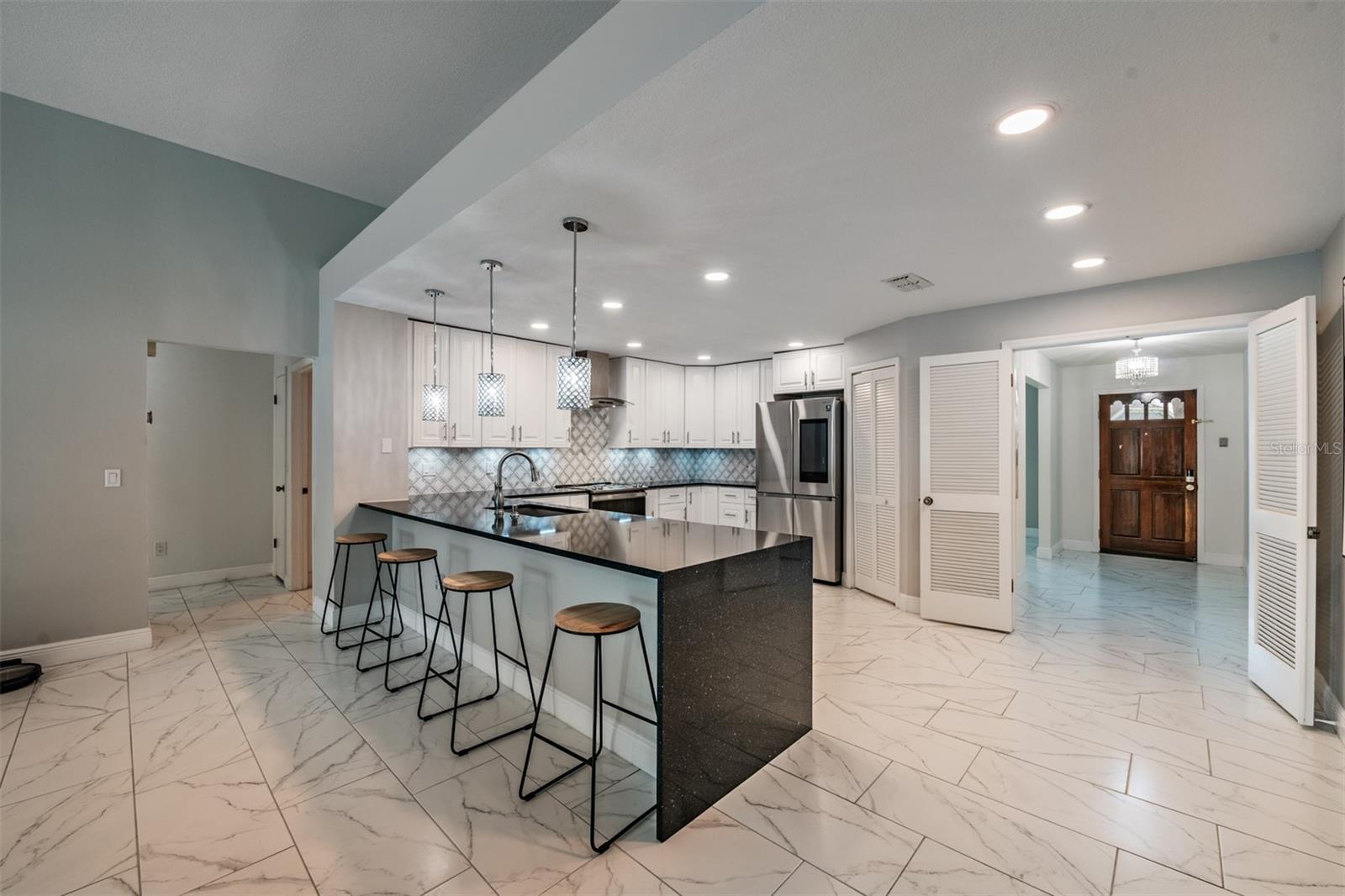 Listing photo id 10 for 9407 Pebble Glen Avenue