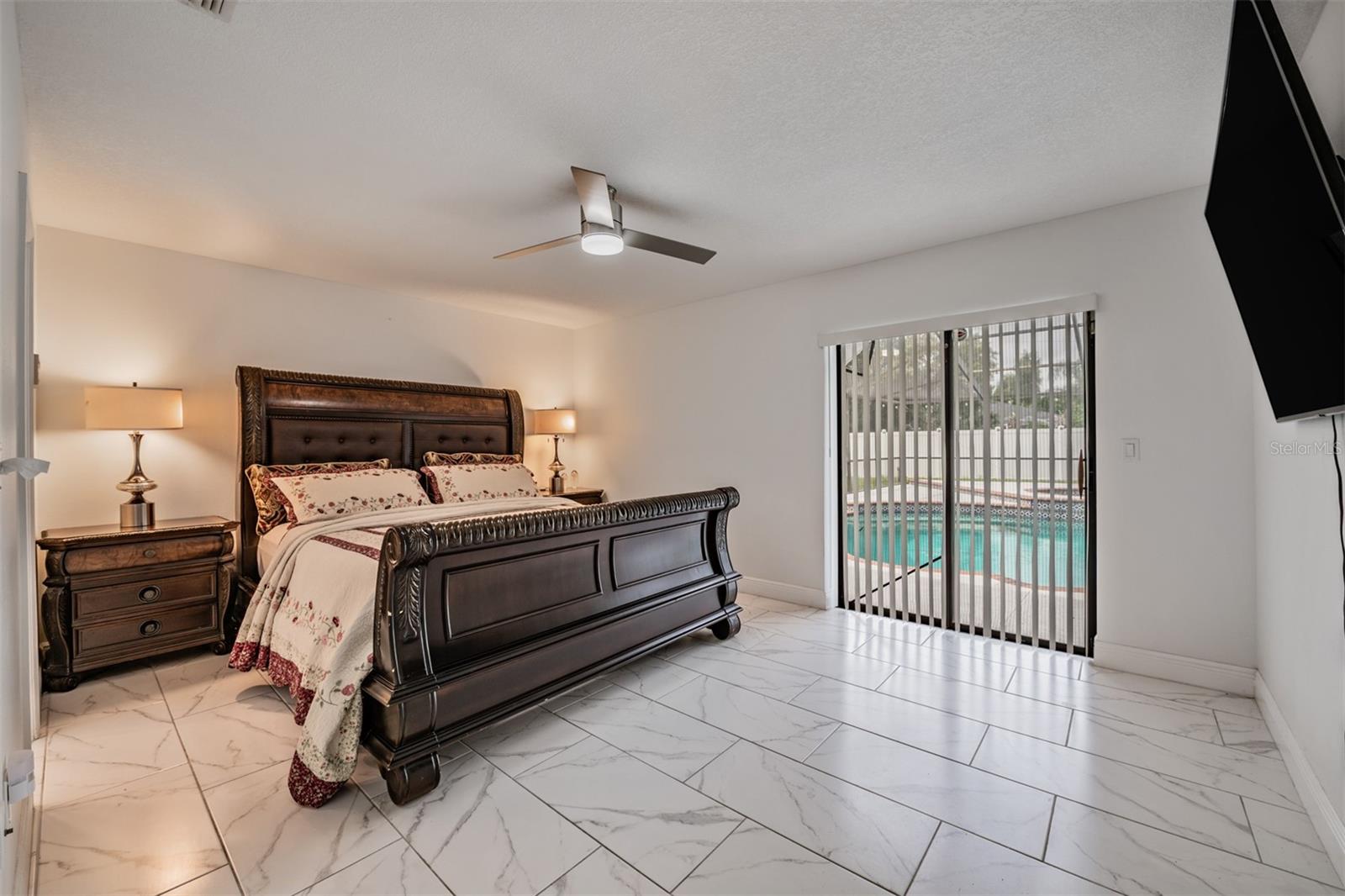 Listing photo id 11 for 9407 Pebble Glen Avenue