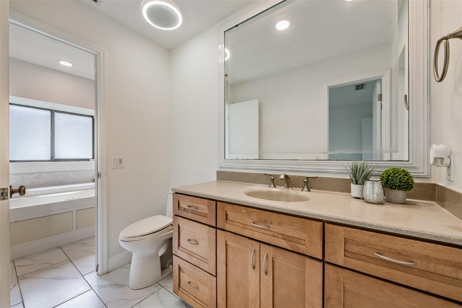 Listing photo id 16 for 9407 Pebble Glen Avenue