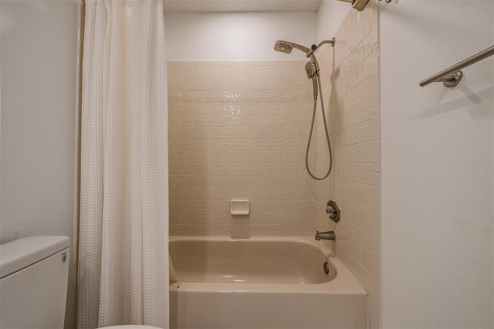 Listing photo id 20 for 9407 Pebble Glen Avenue