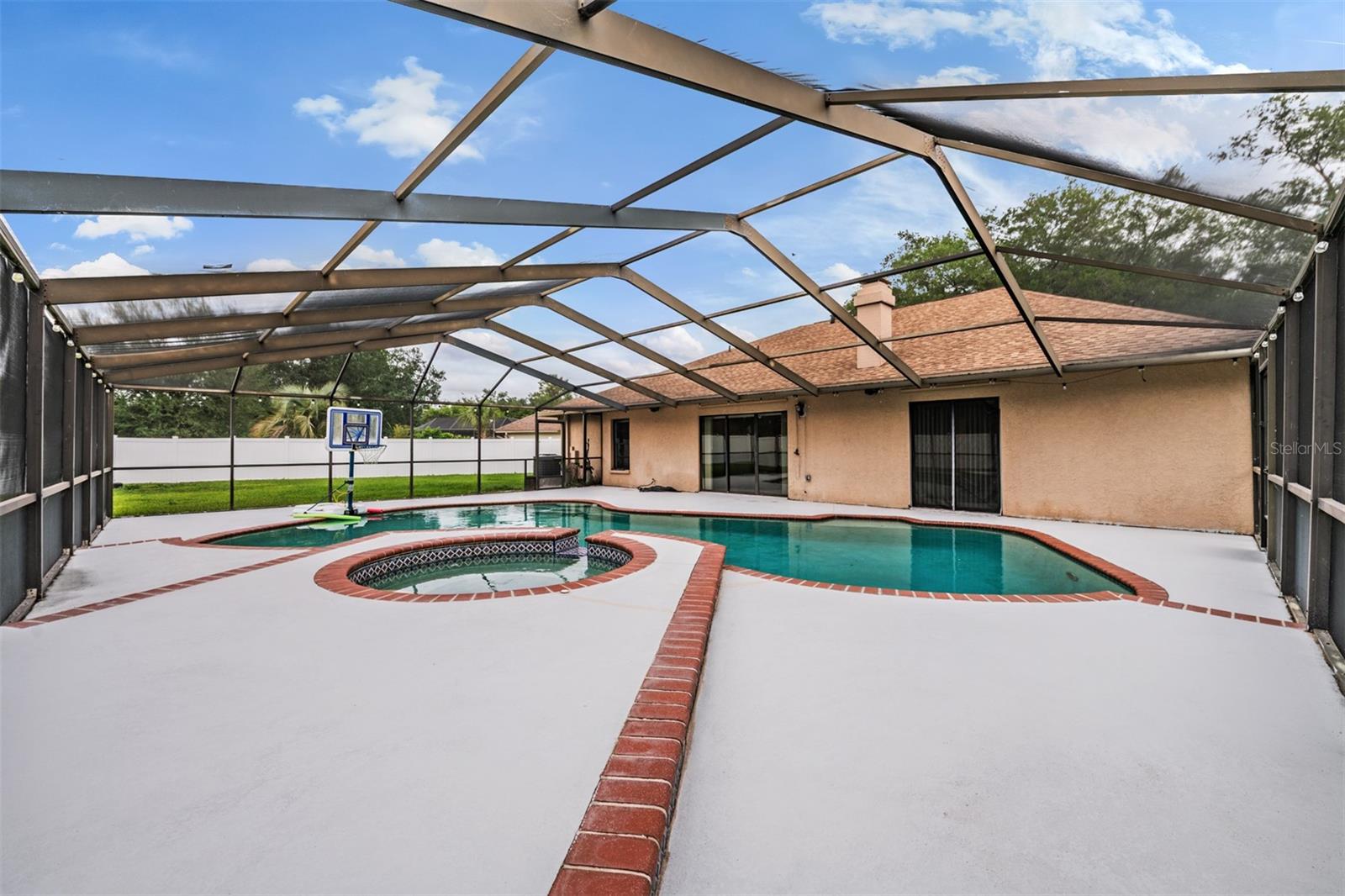 Listing photo id 21 for 9407 Pebble Glen Avenue