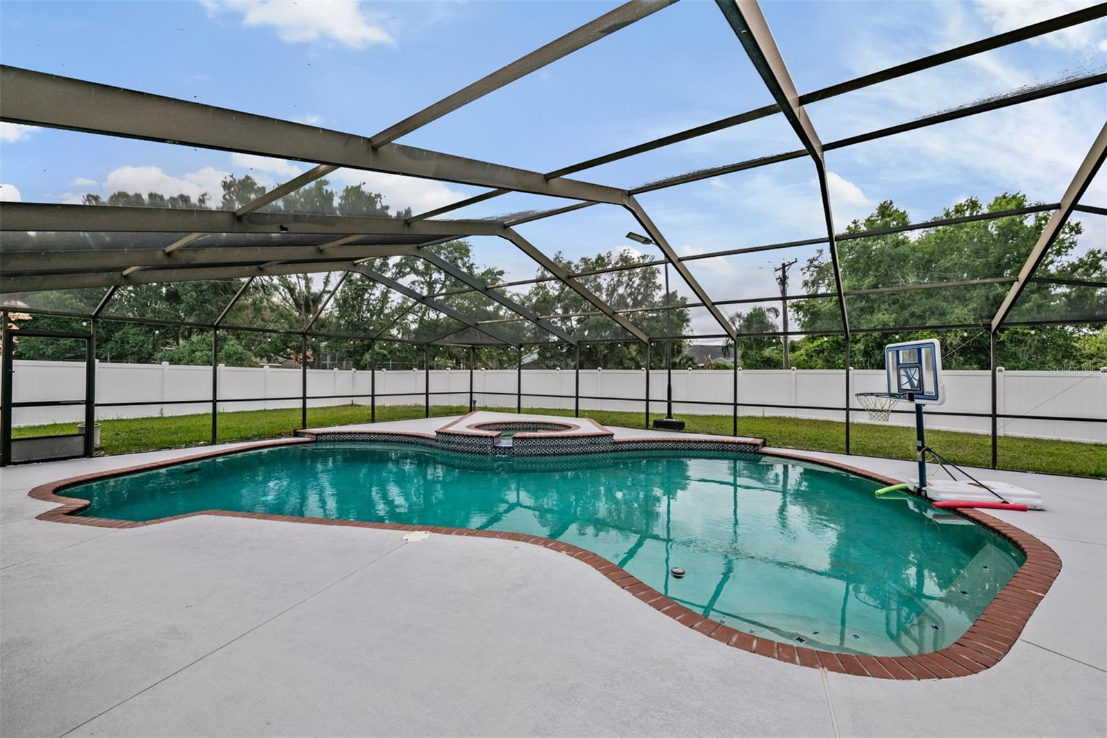 Listing photo id 23 for 9407 Pebble Glen Avenue