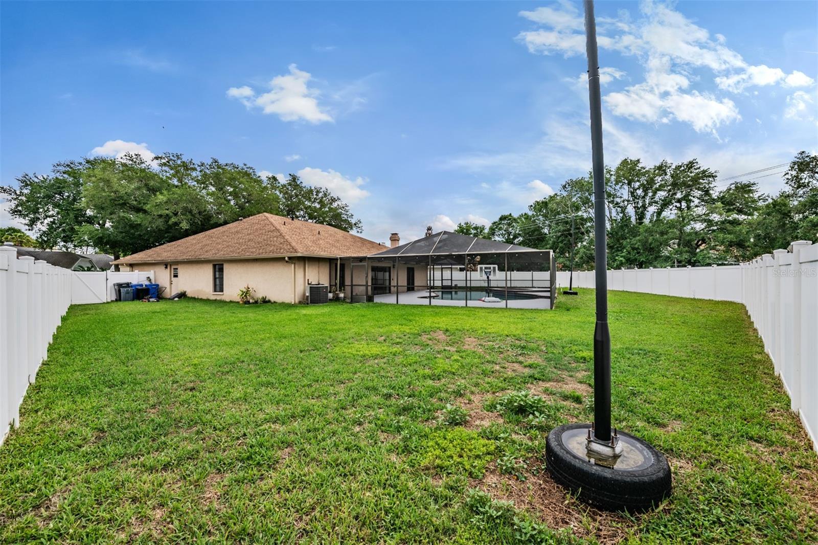 Listing photo id 25 for 9407 Pebble Glen Avenue