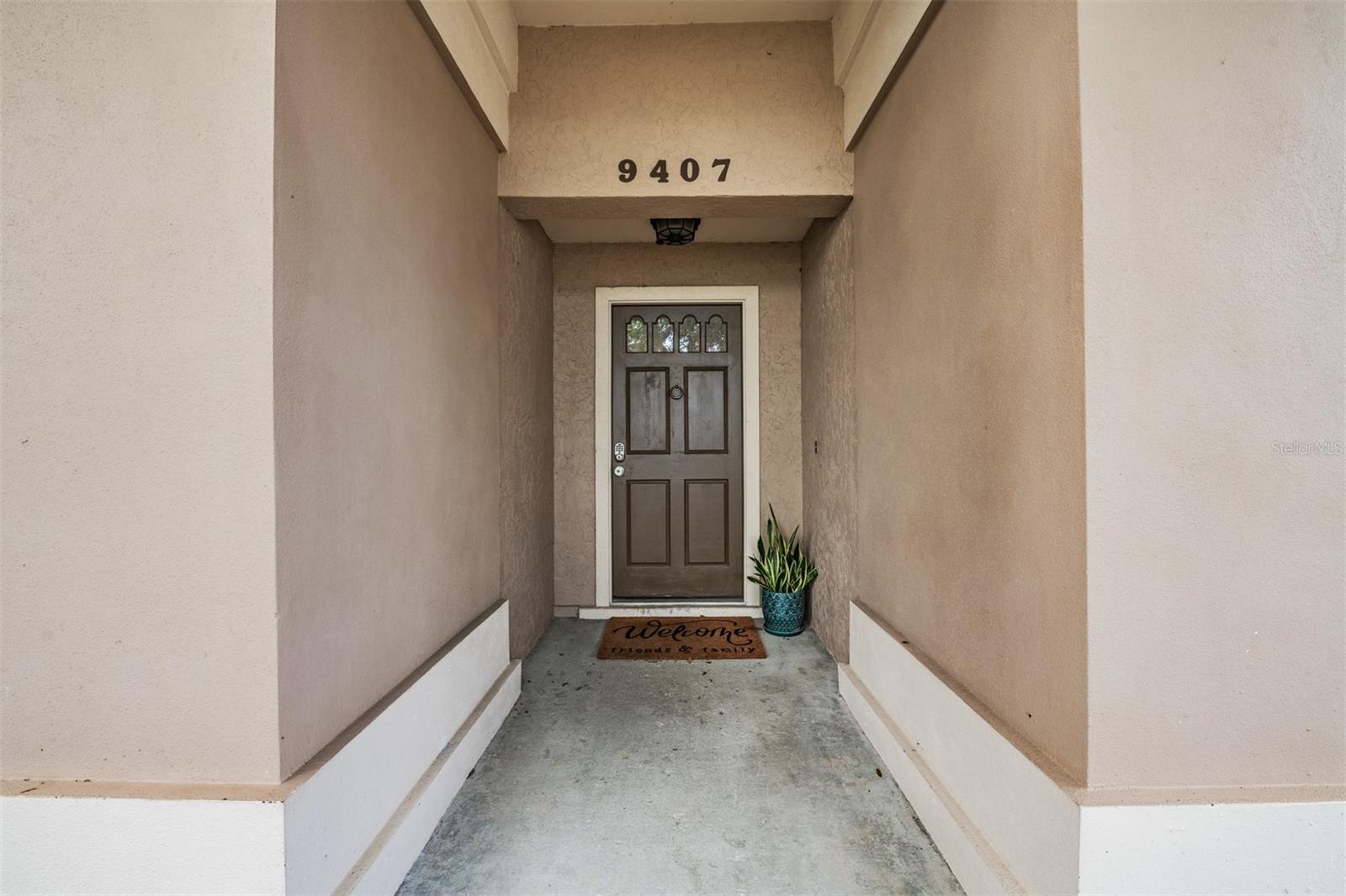 Listing photo id 1 for 9407 Pebble Glen Avenue