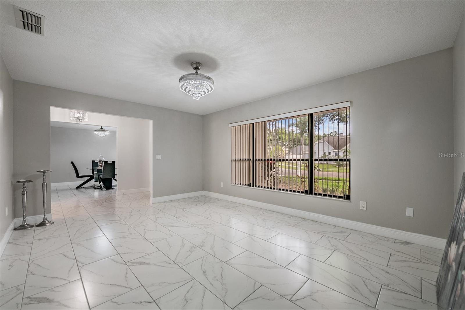 Listing photo id 3 for 9407 Pebble Glen Avenue