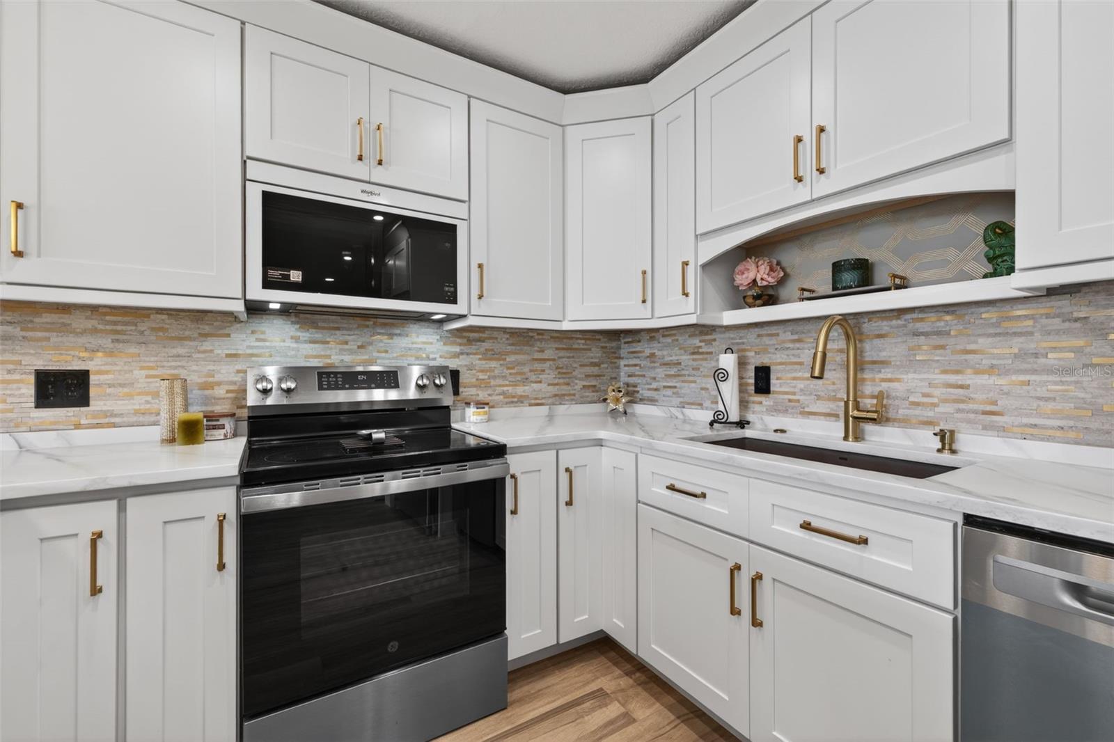 Image 10 of 50 For 6537 Cape Hatteras Way Ne 1