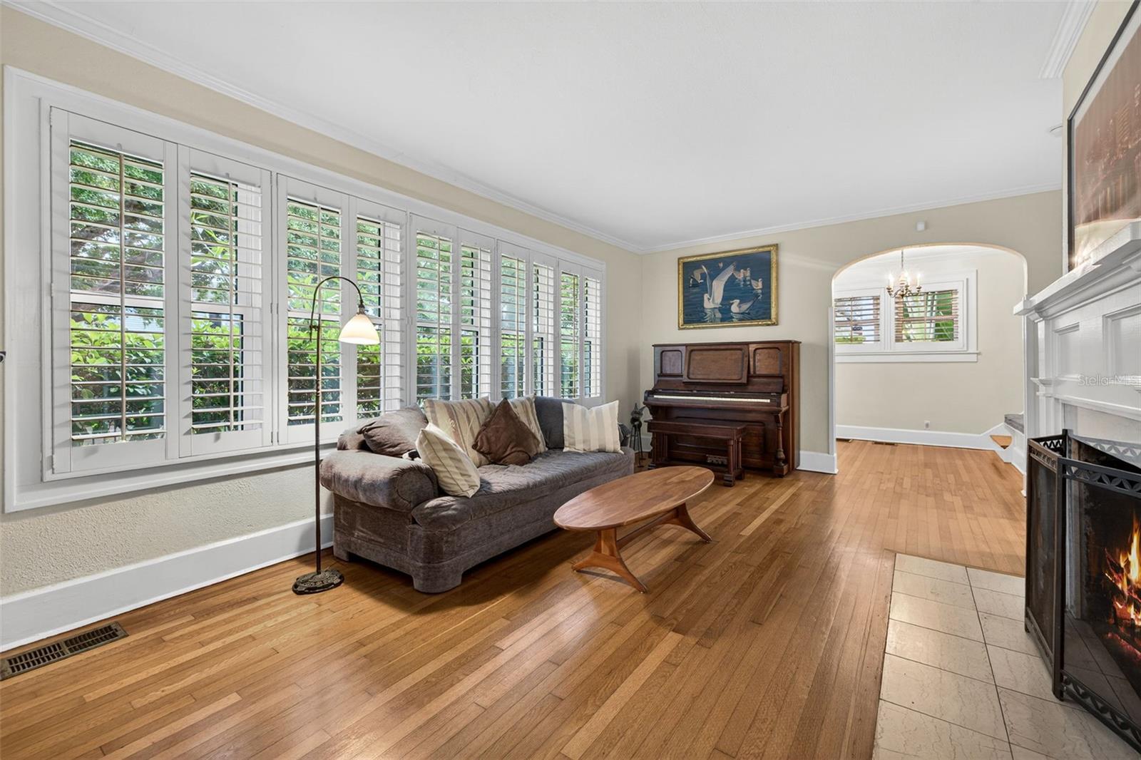 Listing photo id 8 for 2318 Woodlawn Circle E