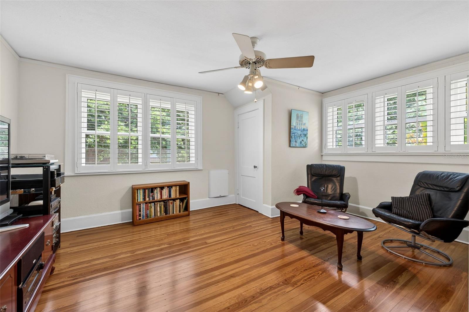 Listing photo id 29 for 2318 Woodlawn Circle E