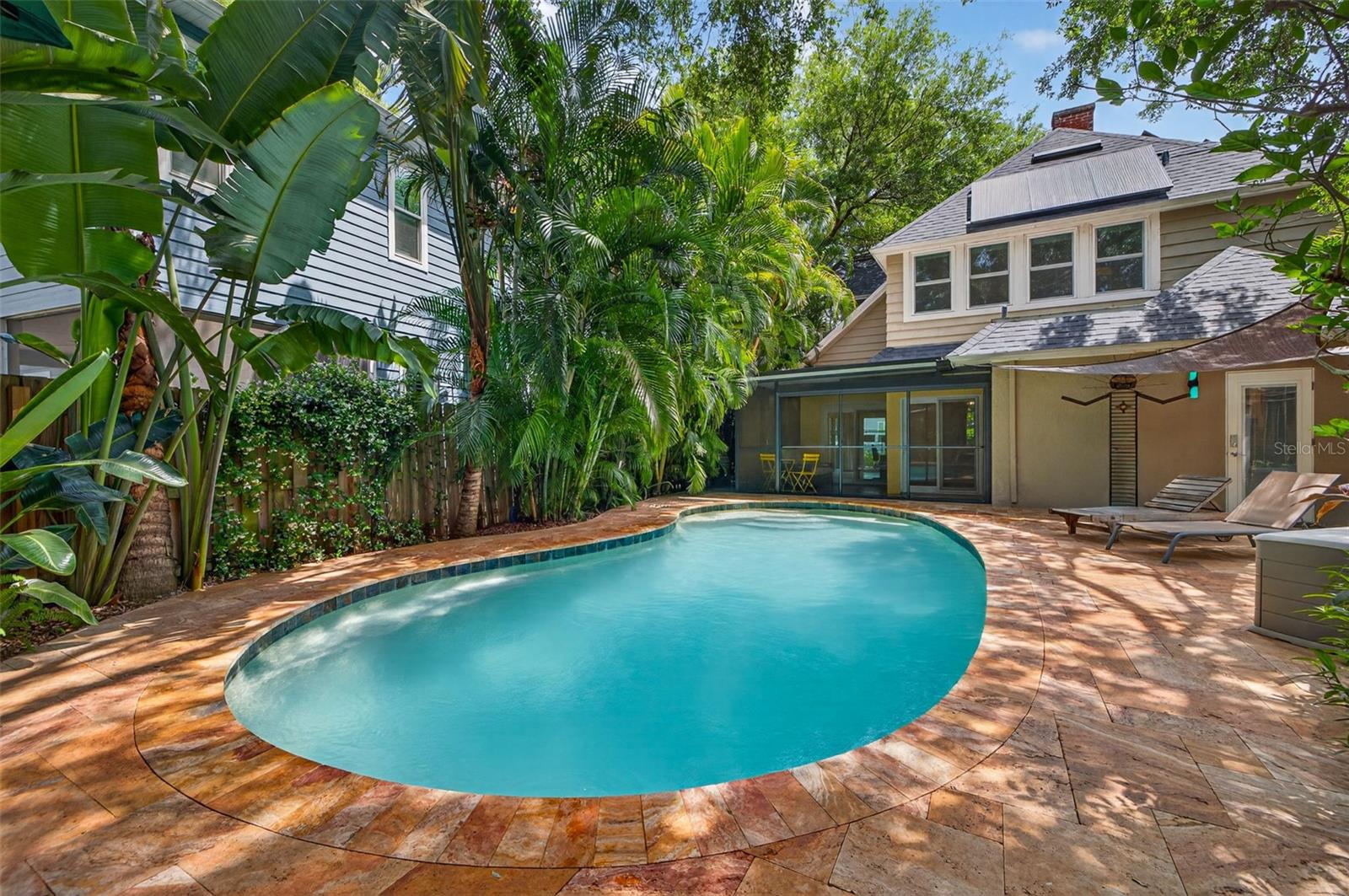 Listing photo id 39 for 2318 Woodlawn Circle E