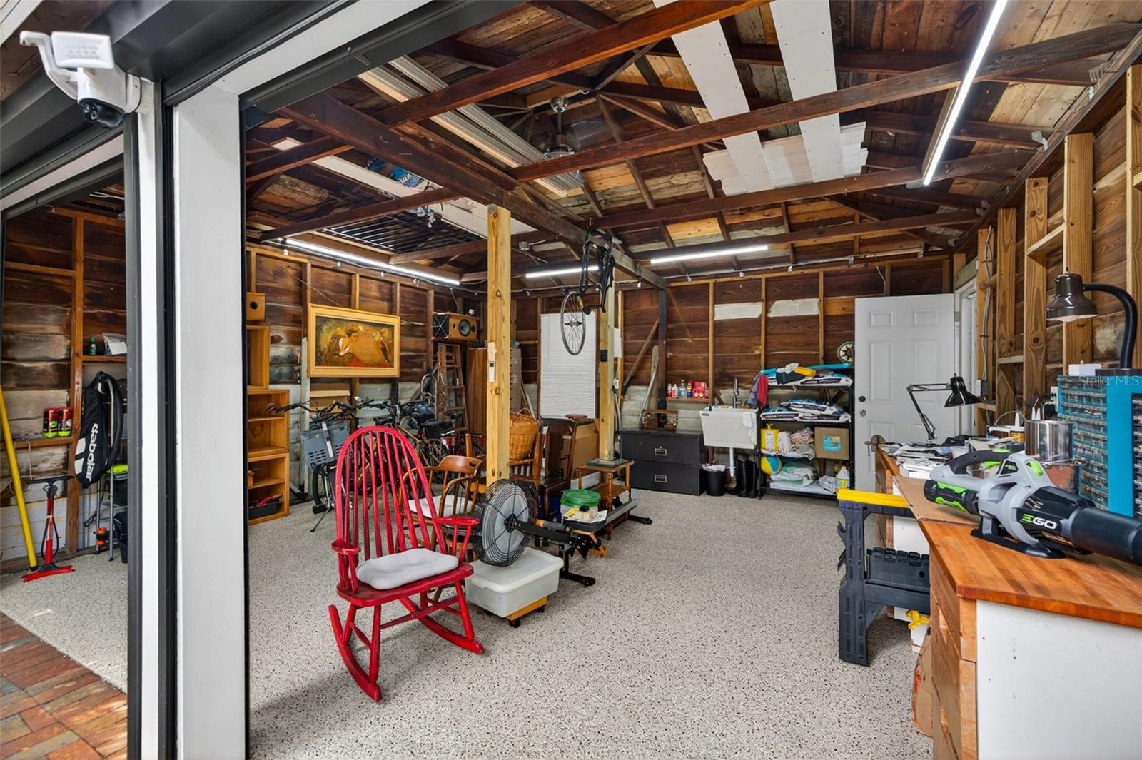 Listing photo id 45 for 2318 Woodlawn Circle E