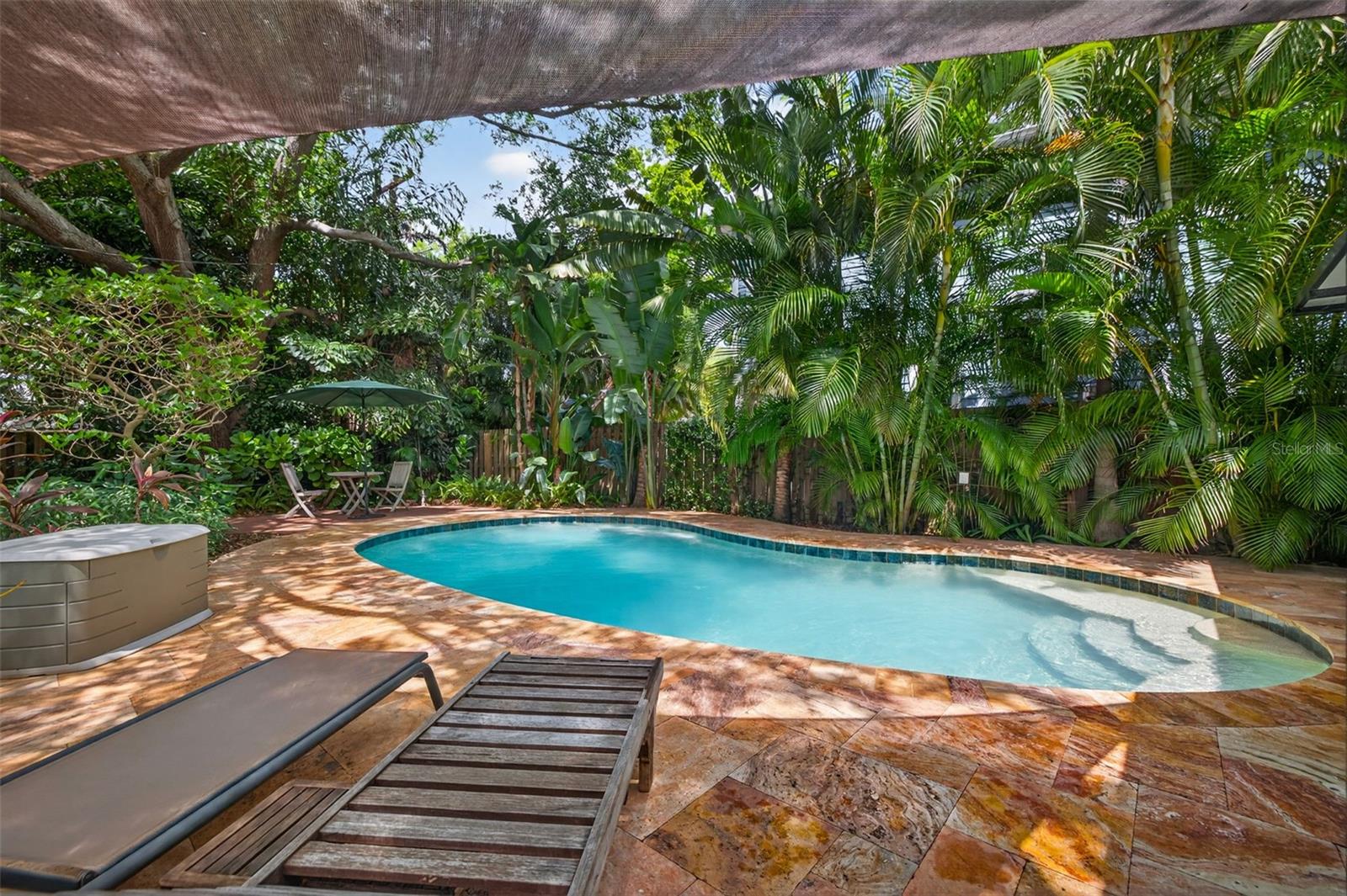 Listing photo id 50 for 2318 Woodlawn Circle E