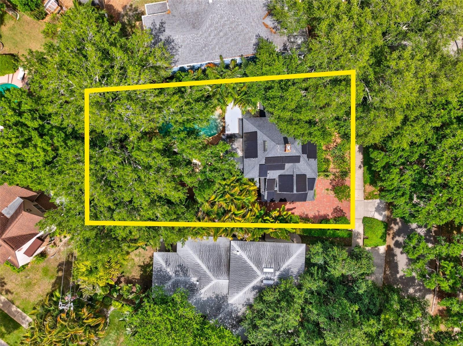 Listing photo id 51 for 2318 Woodlawn Circle E