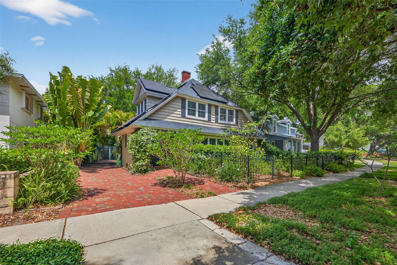 Listing photo id 53 for 2318 Woodlawn Circle E