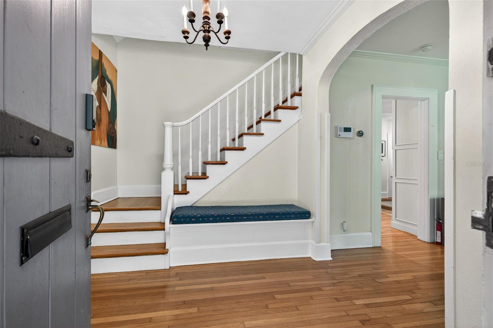 Listing photo id 5 for 2318 Woodlawn Circle E