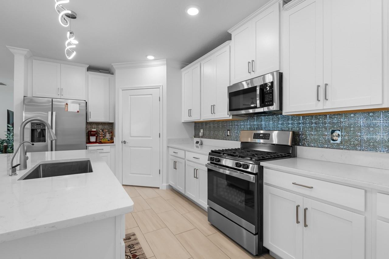 Image 5 of 48 For 17222 Holly Well Avenue