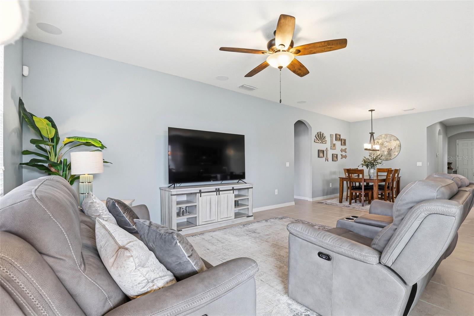 Image 33 of 63 For 11218 Spring Point Circle