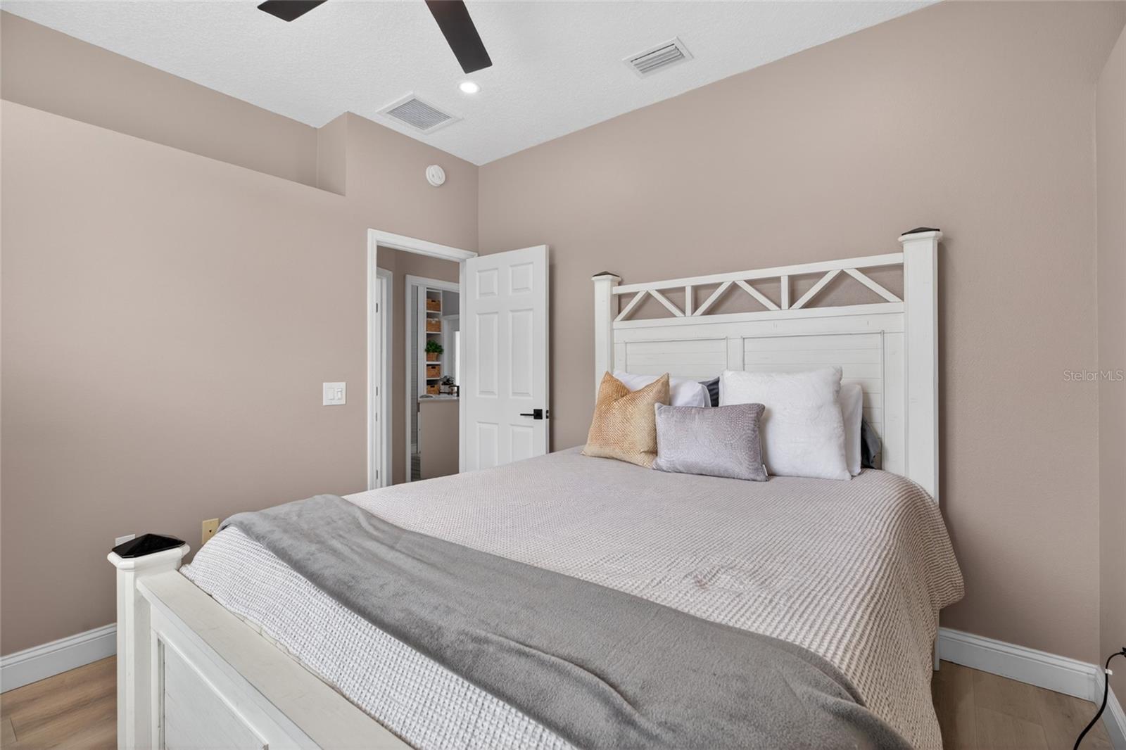 Listing photo id 21 for 21865 Ocean Pines Drive