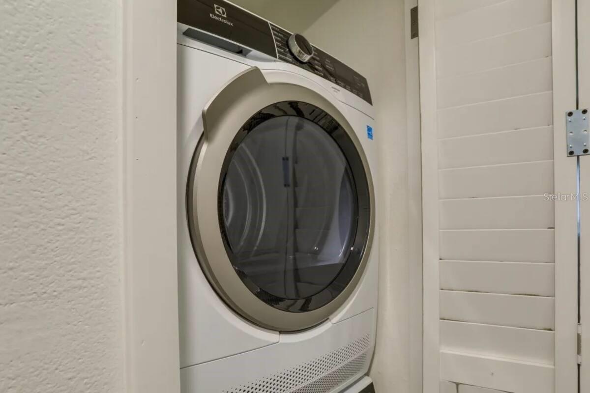 Image 7 of 11 For 2110 Gulf Boulevard 11