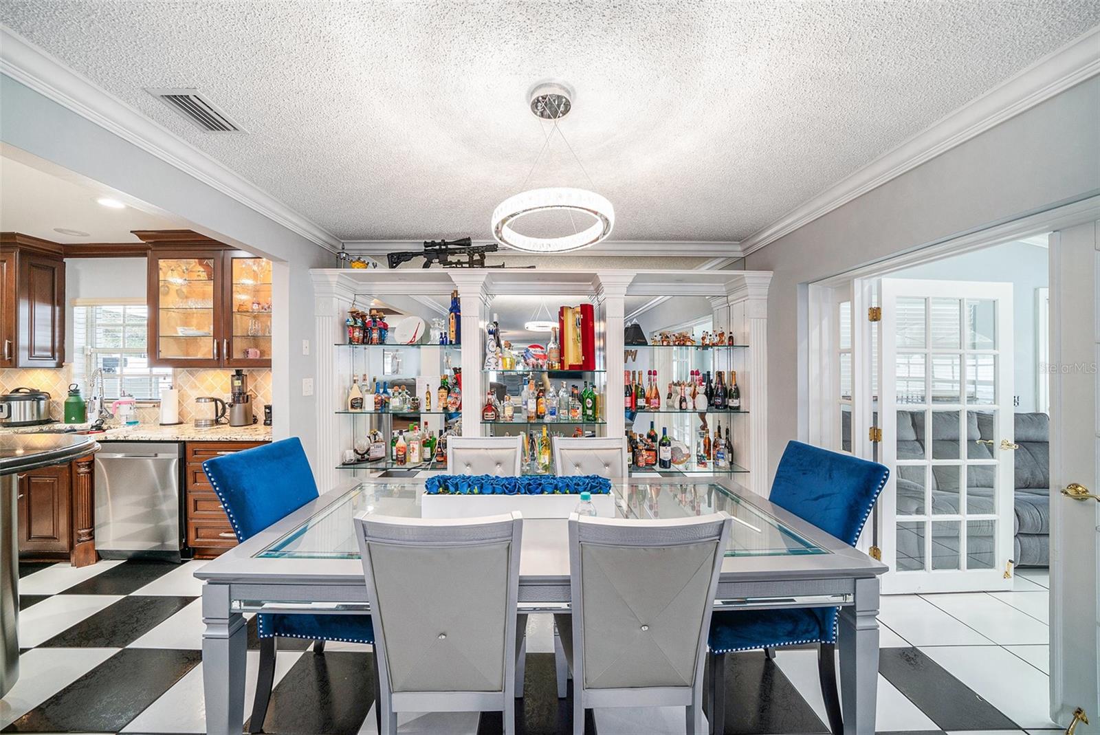 Listing photo id 14 for 8502 May Street