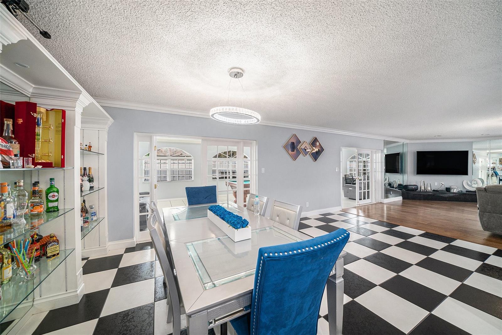 Listing photo id 15 for 8502 May Street