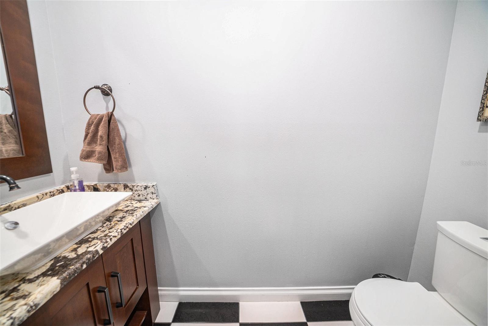 Listing photo id 20 for 8502 May Street