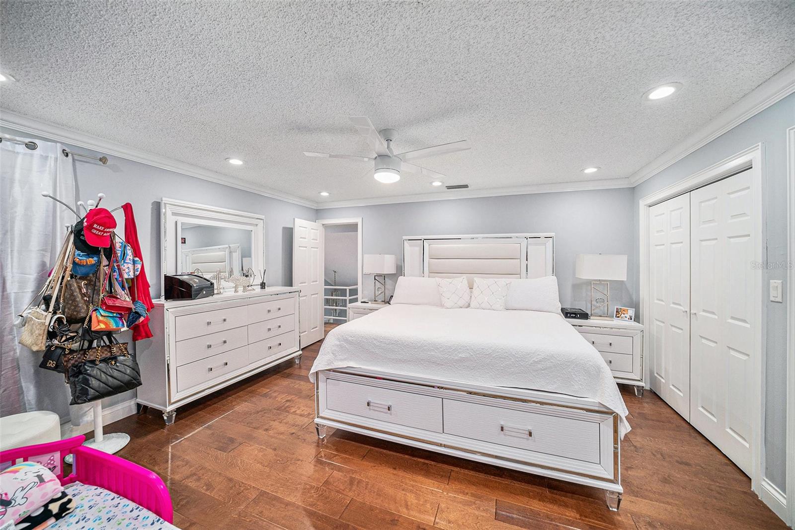 Listing photo id 21 for 8502 May Street