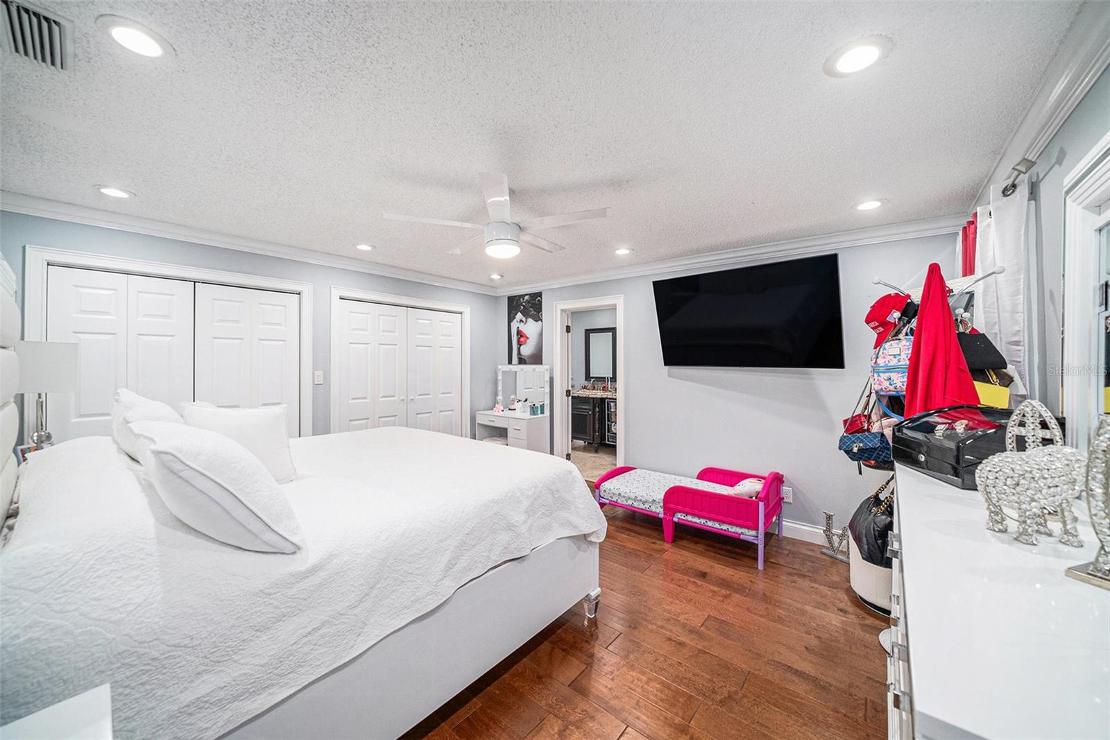 Listing photo id 22 for 8502 May Street