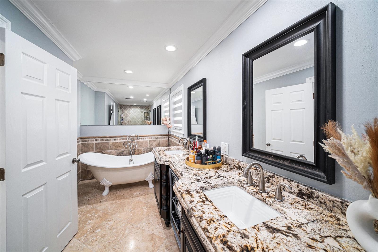 Listing photo id 23 for 8502 May Street