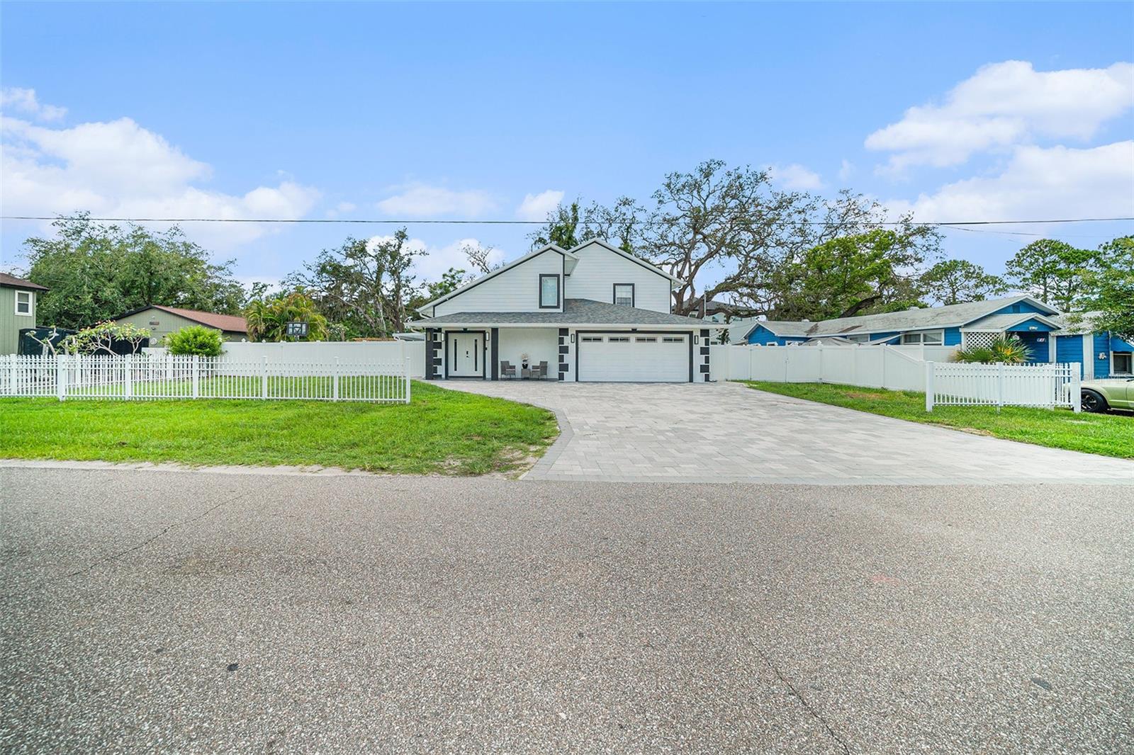 Listing photo id 1 for 8502 May Street