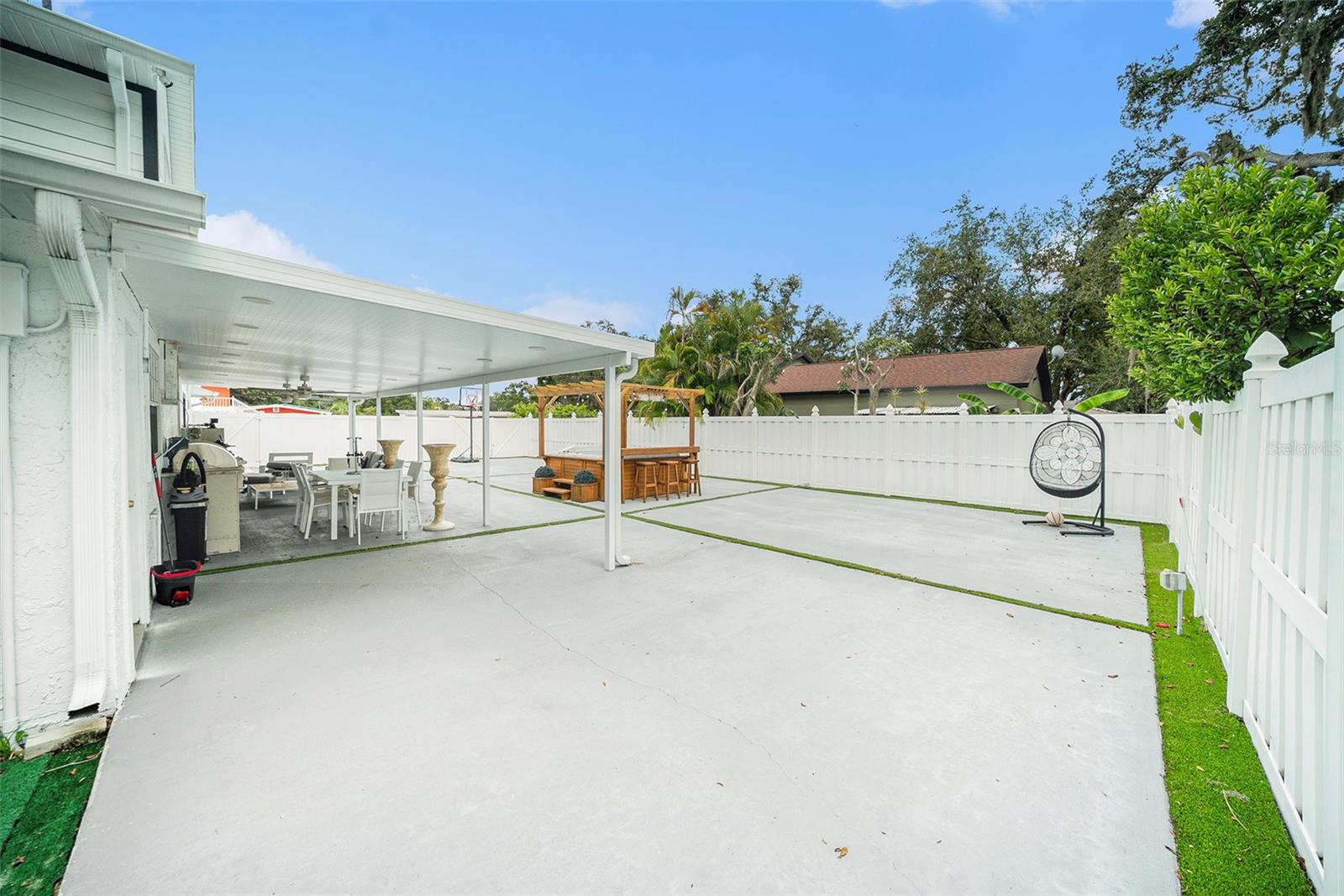 Listing photo id 30 for 8502 May Street