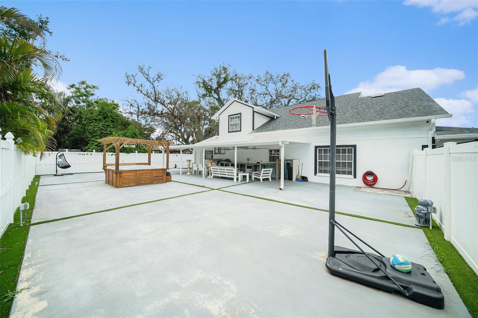 Listing photo id 31 for 8502 May Street