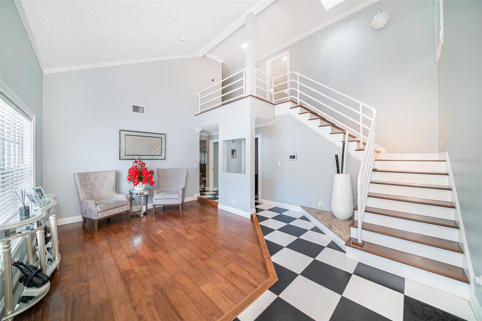 Listing photo id 5 for 8502 May Street