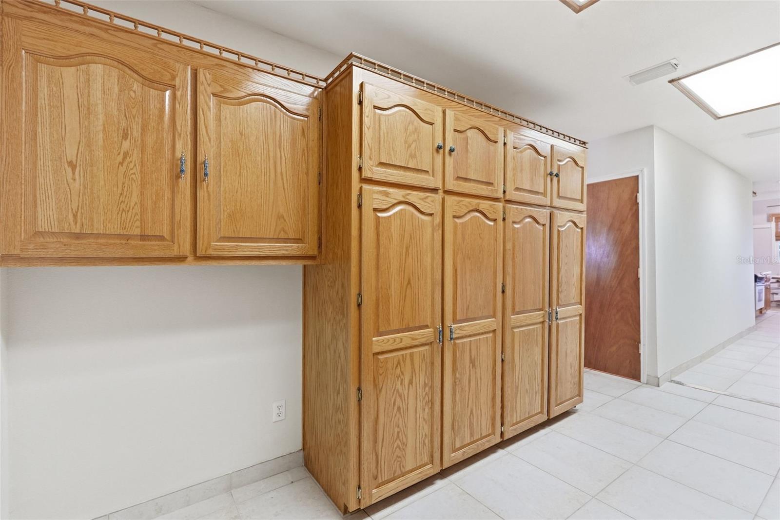 Image 18 of 51 For 585 Sellars Drive