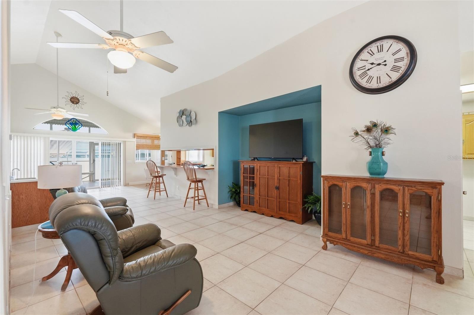 Image 26 of 51 For 585 Sellars Drive