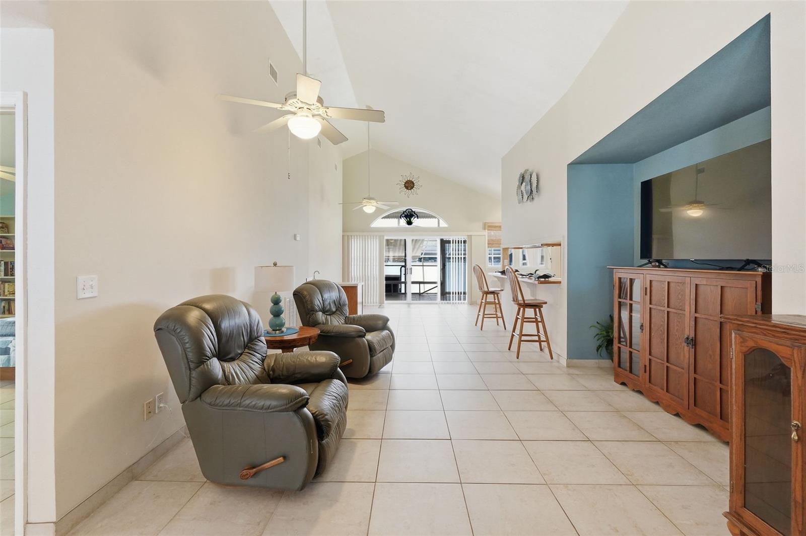 Image 27 of 51 For 585 Sellars Drive