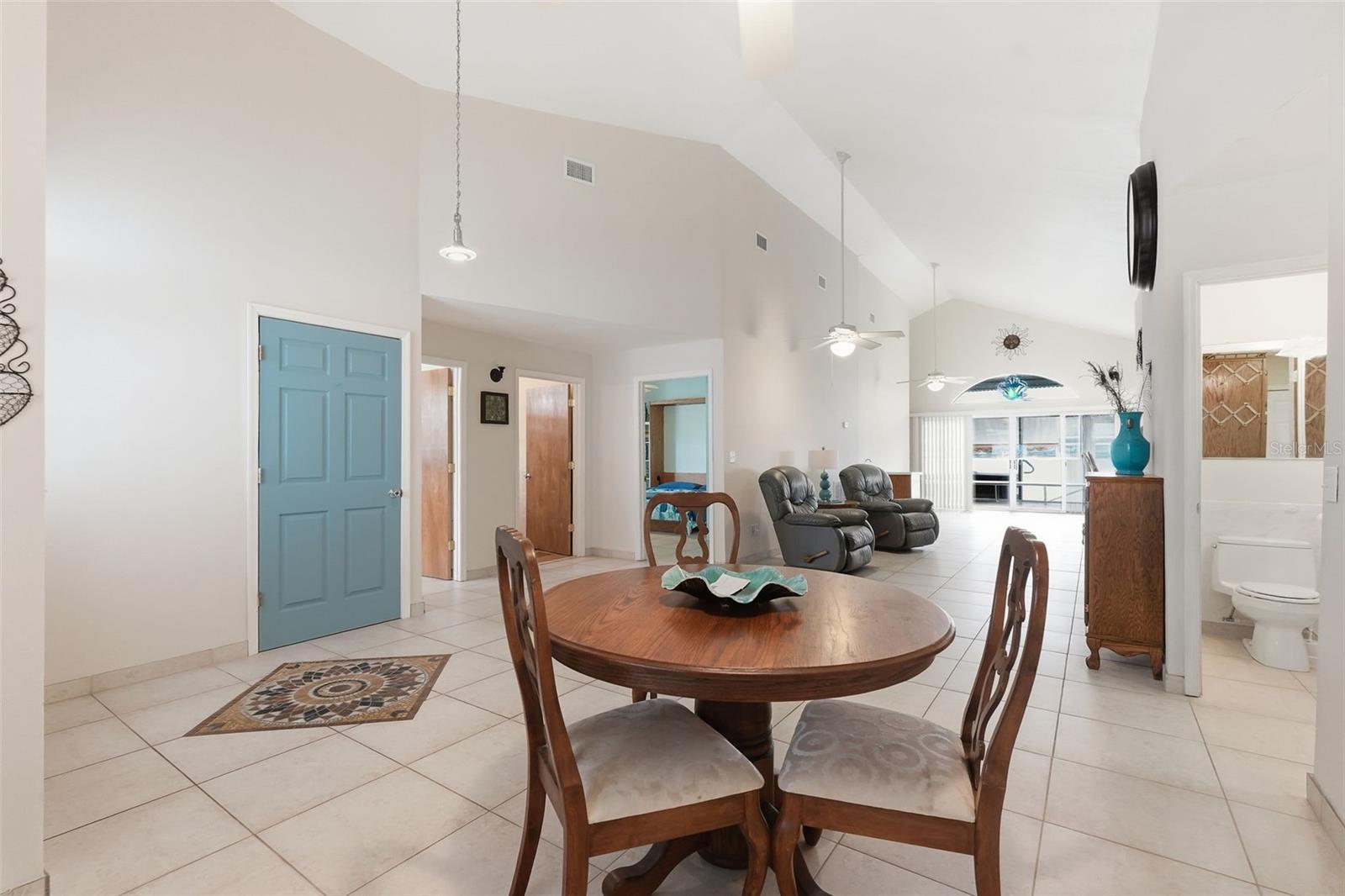 Image 6 of 51 For 585 Sellars Drive