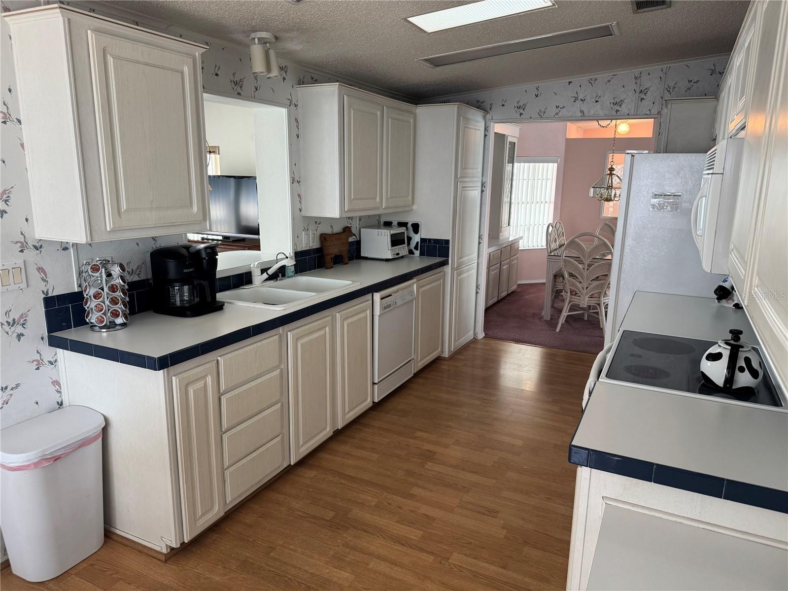 Image 3 of 17 For 1001 Starkey Road 663