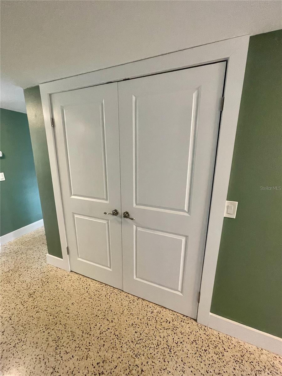 Image 21 of 28 For 6519 Walton Way