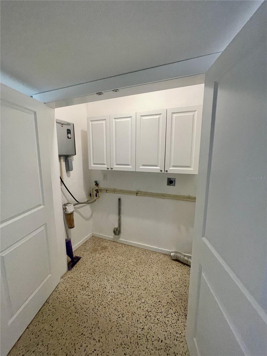 Image 22 of 28 For 6519 Walton Way