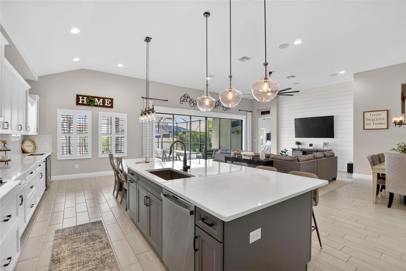 Listing photo id 9 for 11226 Hawks Fern Drive