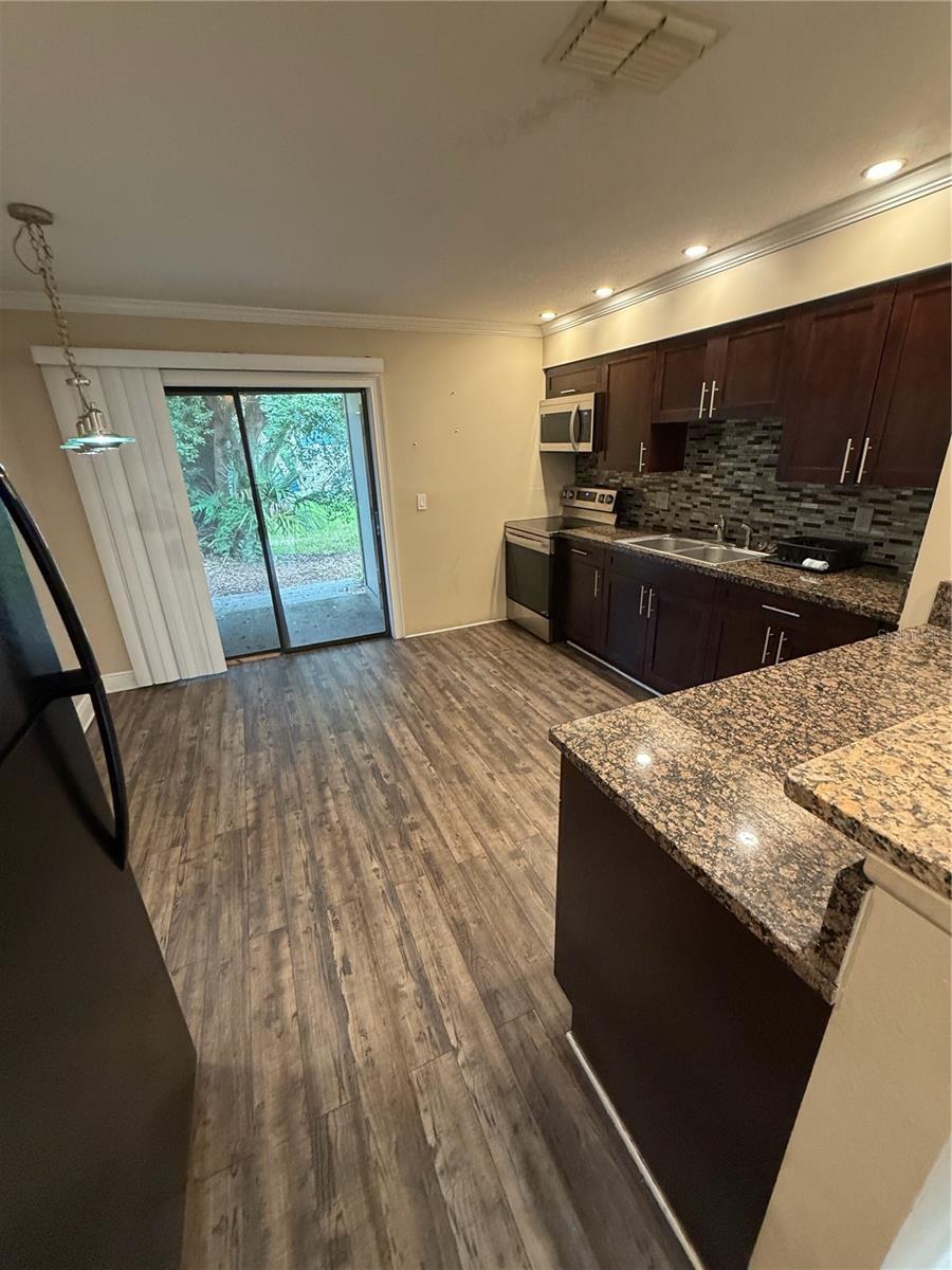 Image 3 of 12 For 447 6th Avenue Ne B