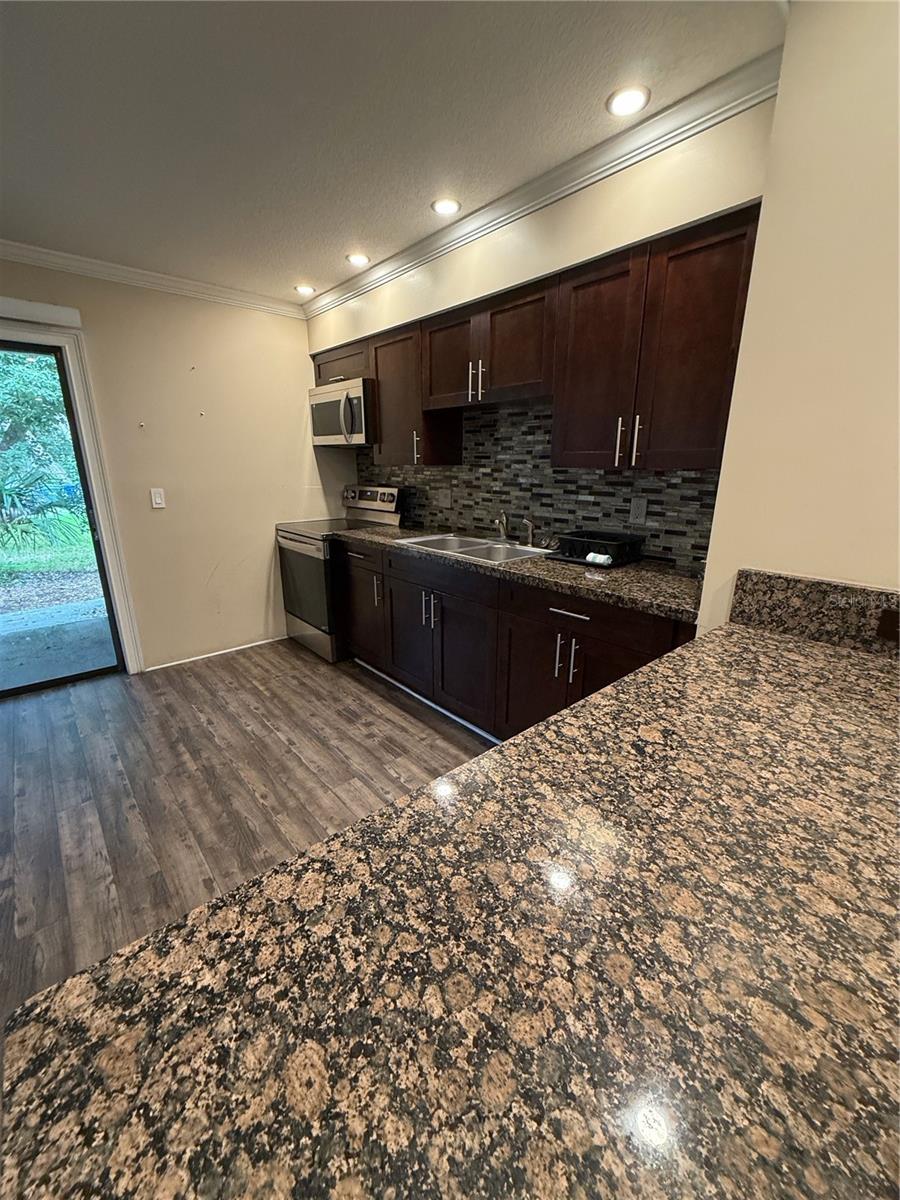 Image 6 of 12 For 447 6th Avenue Ne B