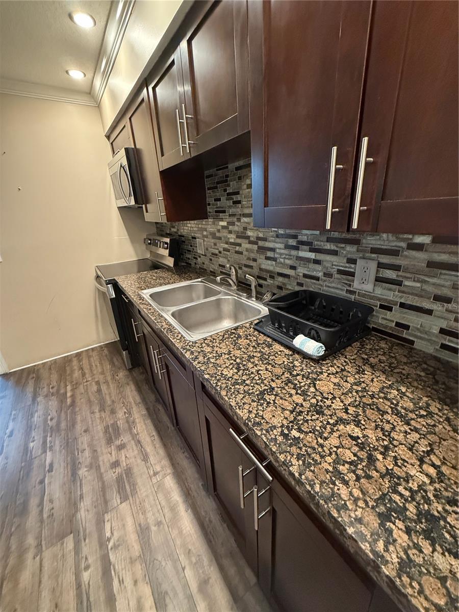 Image 8 of 12 For 447 6th Avenue Ne B